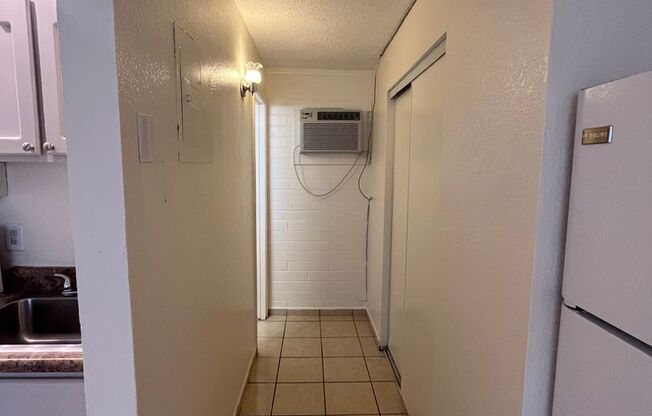 Studio, 1 bath, 400 sqft, $915, Unit 23