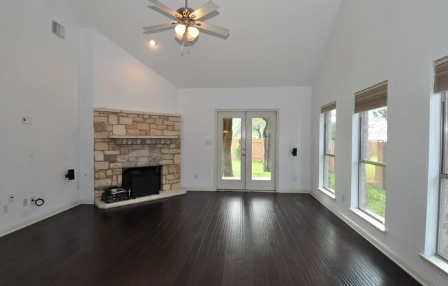 Beautiful Spacious Home FOR LEASE!