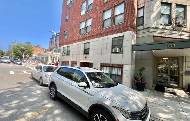 Studio, 1 bath, 450 sqft, $2,700, Unit 4H