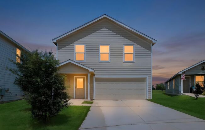 Beautiful 4-Bedroom Home with Golf & Clubhouse Access