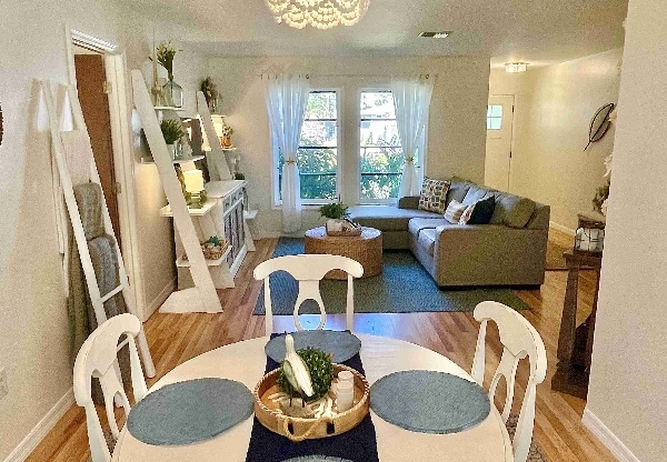 3636 ROSLYN RD