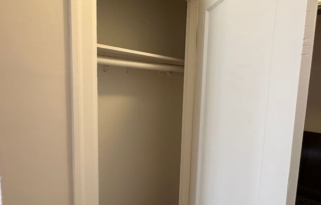Studio, 1 bath, 330 sqft, $950, Unit 205