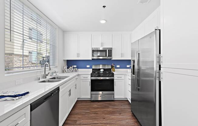 Fully Equipped Kitchen at LEVANTE APARTMENT HOMES, Fontana, CA, 92335