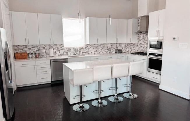 2103 ENGELMOHR ST