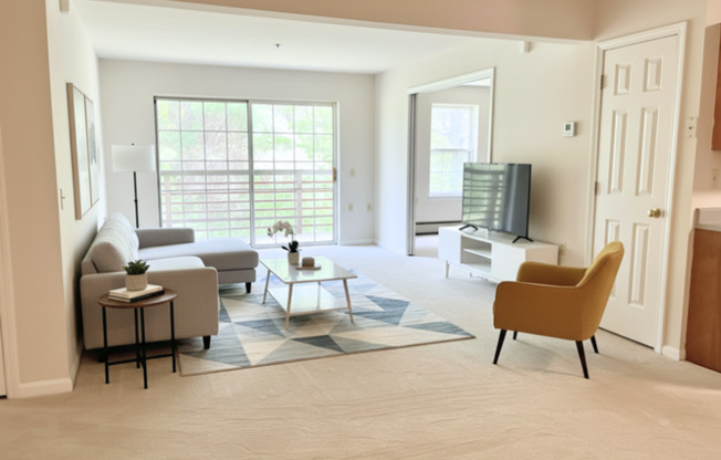 2 beds, 1 bath, 927 sqft, $2,100, Unit 139