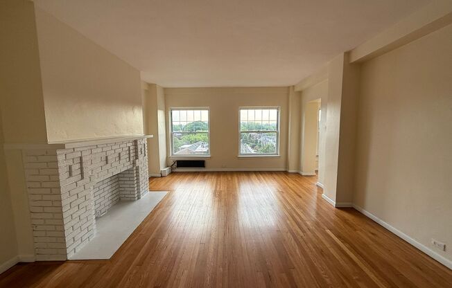 2 beds, 2 baths, 1,772 sqft, $2,200, Unit Old King Edward 61