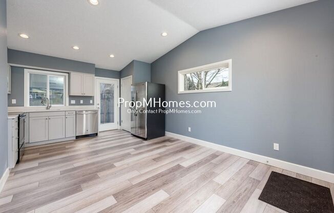 Updated & Charming Cottage in Oregon City!