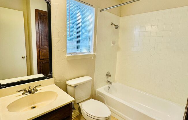 Ground Floor 1BR Condo with Private Yard in South Austin