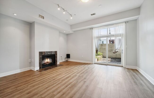 Available Now! 1 Bedroom + Den In Adams Morgan/ Dupont/ U Street