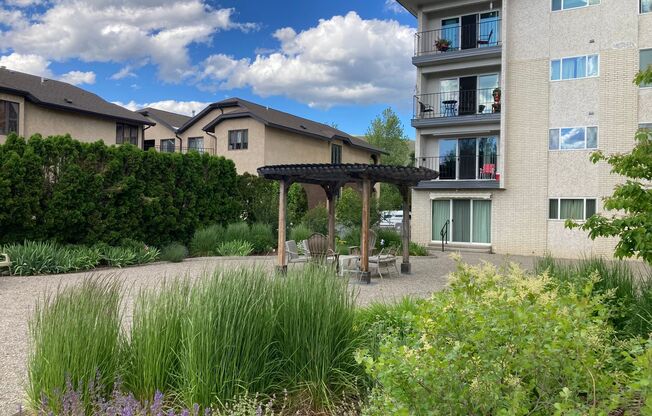 1 Bed / 1 Bath Condo in a Strictly 62+ Community in the Hip Strip!