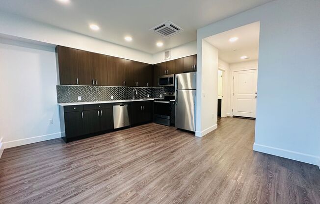 Studio, 1 bath, 327 sqft, $1,495, Unit 410 5th #611