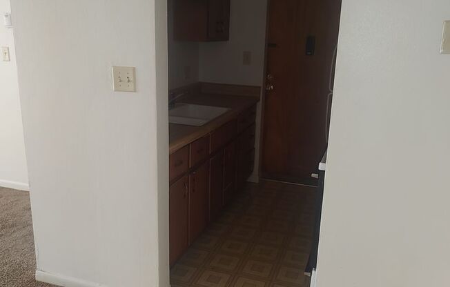 1 bed, 1 bath, 700 sqft, $750, Unit 4