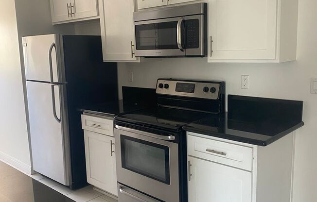 1 bed, 1 bath, 670 sqft, $2,350, Unit 221