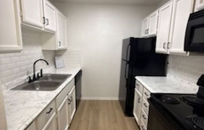 2 beds, 2 baths, 989 sqft, $1,695, Unit 11601B