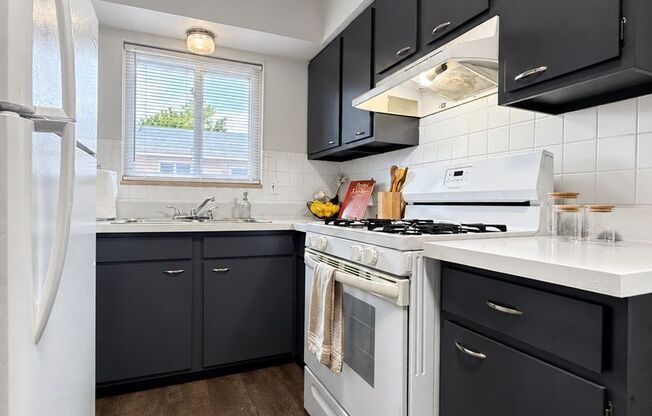 1 bed, 1 bath, 650 sqft, $895, Unit 2823-E