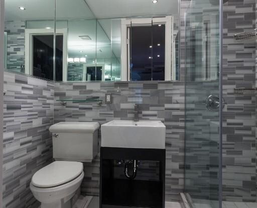 2 beds, 1 bath, $3,995, Unit 3FE
