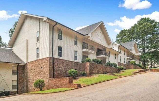 1 bed, 1 bath, 770 sqft, $999