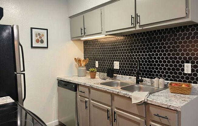 2 beds, 1 bath, 603 sqft, $1,225, Unit 130