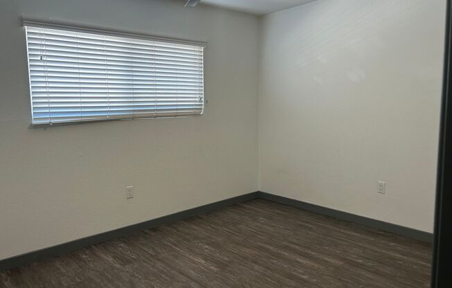 2 beds, 1 bath, 950 sqft, $2,940, Unit D036