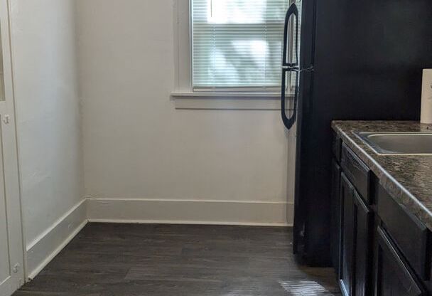 3 beds, 1 bath, $1,400