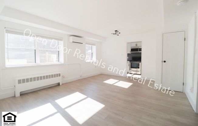 2 beds, 1 bath, 643 sqft, $995, Unit E01