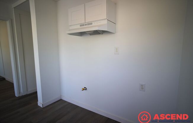 1 bed, 1 bath, 450 sqft, $850, Unit 214 Beardsley Ave #11