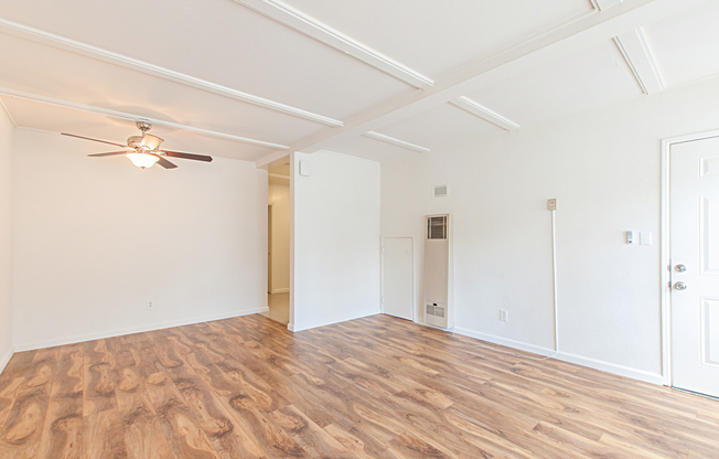 2BD/1BA CROWN POINT APARTMENT - 2 BLOCKS TO SAIL BAY - $2,945/mo!