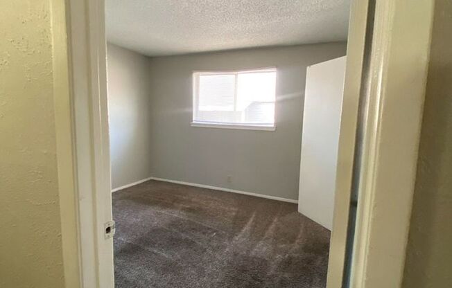 2 beds, 1 bath, 900 sqft, $1,051, Unit 16E