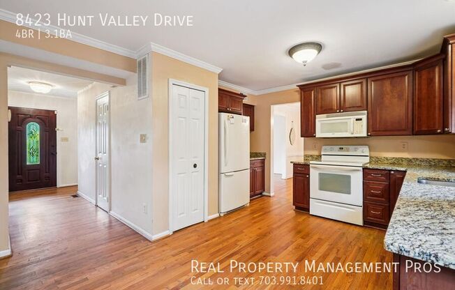 8423 HUNT VLY DR