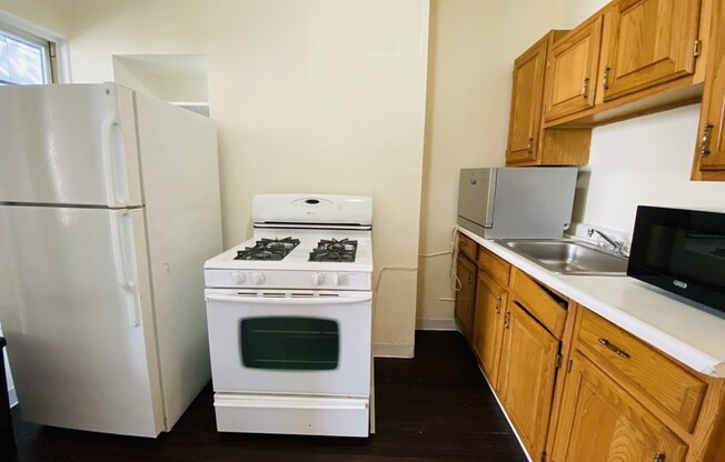 50 Saint Germain St # B