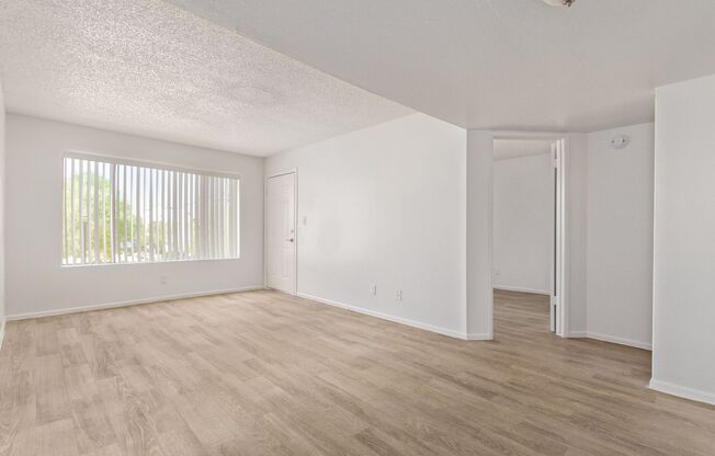 2 beds, 1 bath, 700 sqft, $1,150, Unit 221