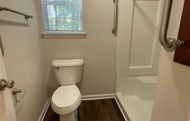 2 beds, 2 baths, 1,190 sqft, $1,550, Unit 2708-3 - Remodel