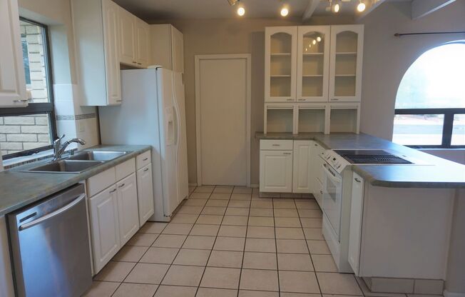 3 beds, 2 baths, $1,500