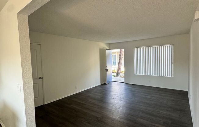 2 beds, 1 bath, $2,800, Unit B101