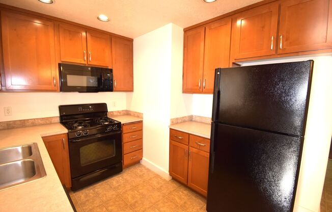 1 bed, 1 bath, 776 sqft, $1,195, Unit 102 Weldwood