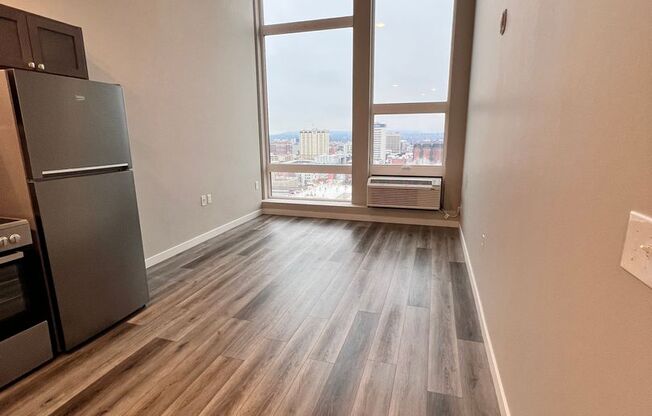 Studio, 1 bath, 318 sqft, $1,400, Unit 802