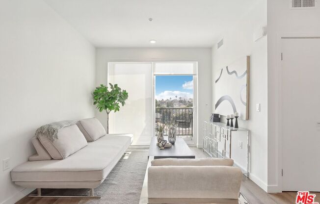 222 N ALVARADO ST