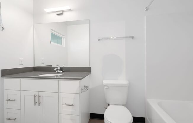 Studio, 1 bath, 320 sqft, $950, Unit 112