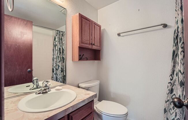 3 beds, 2.5 baths, $2,695, Unit #1002