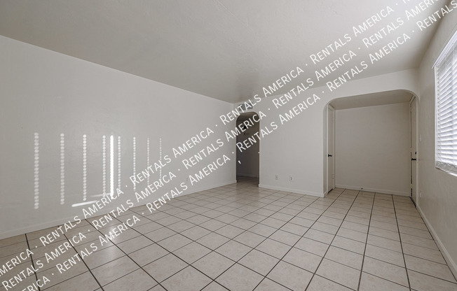 8835 N 28 AVE