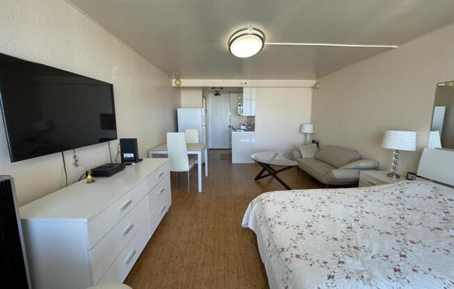 1 bed, 1 bath, 420 sqft, $2,080