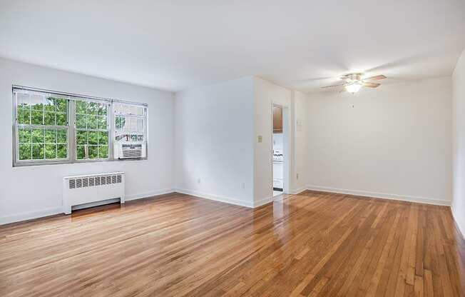 Apartment living and dining area at Mason Hall in Alexandria, VA 22314