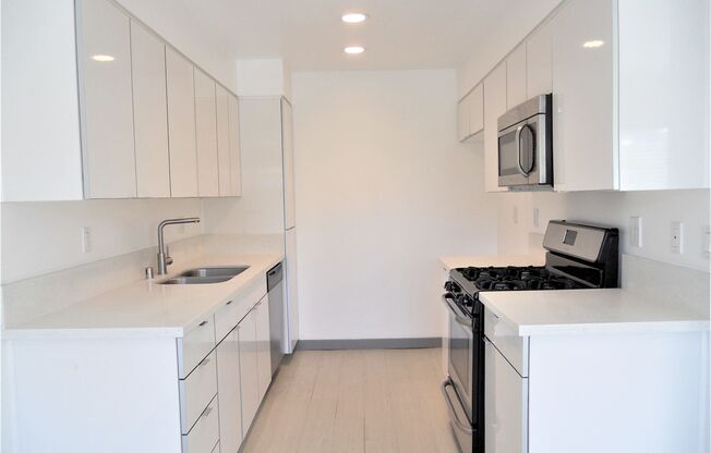 2 beds, 1 bath, 880 sqft, $3,055, Unit 161-4