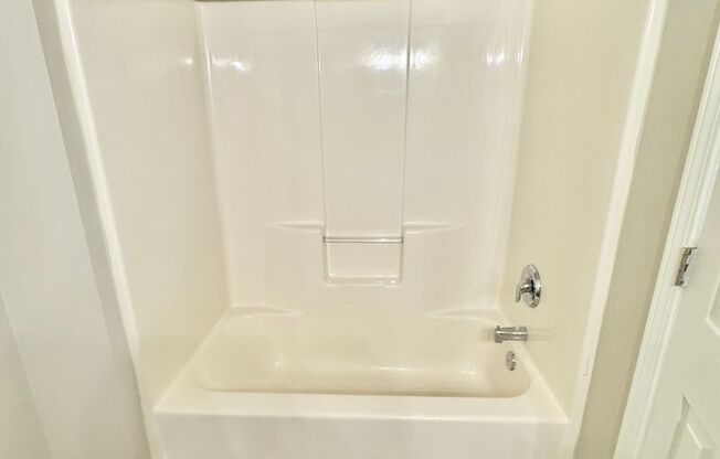 1 bed, 1 bath, 839 sqft, $1,275, Unit 333-304