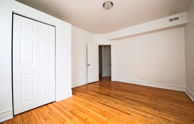6933 S Indiana