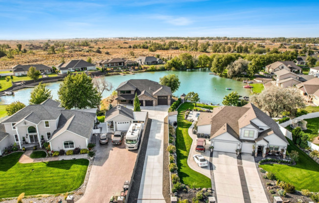 Stunning Large Custom Built Home On the Lake!