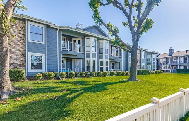 Cozy 2 Bedroom Condo near Kessler Park