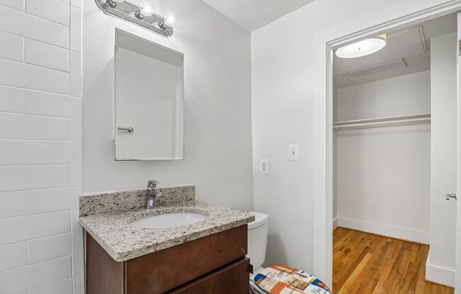 Studio, 1 bath, 450 sqft, $1,792, Unit 811-B7