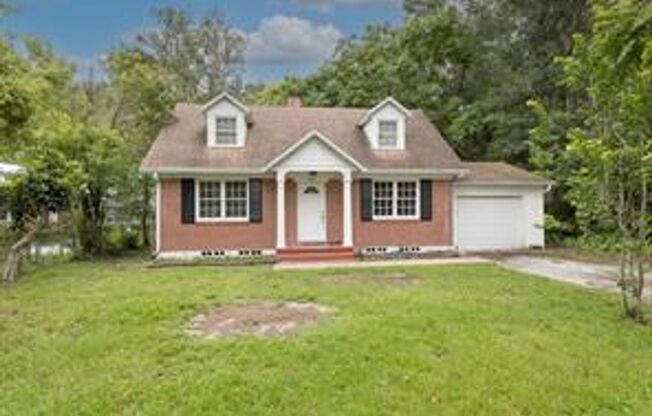 3 Bedroom / 2 Bath Deland Home Available Now!