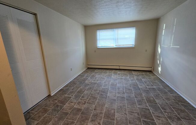 1 bed, 1 bath, 400 sqft, $975, Unit 081